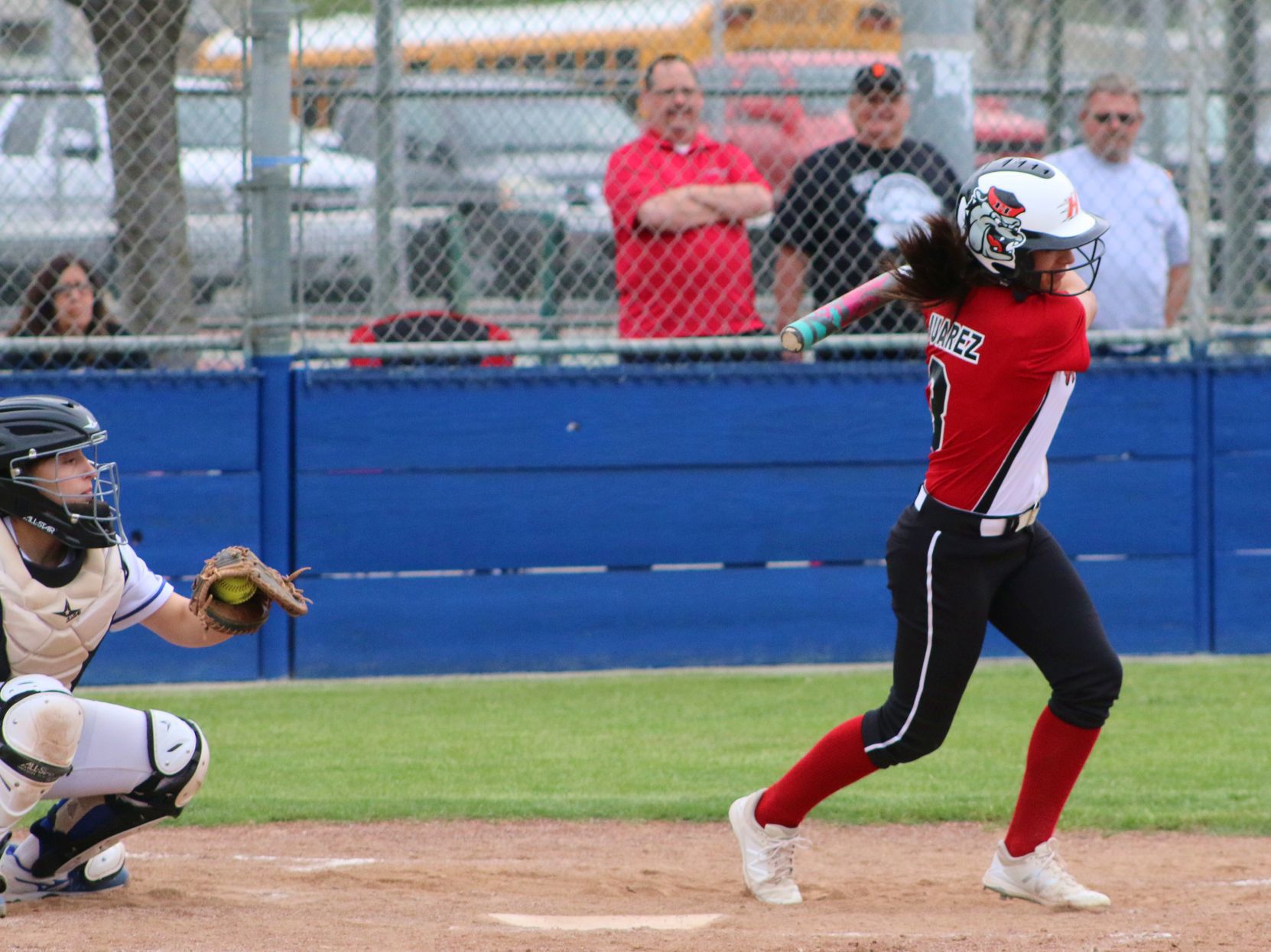 Huskies hold off Bullpups